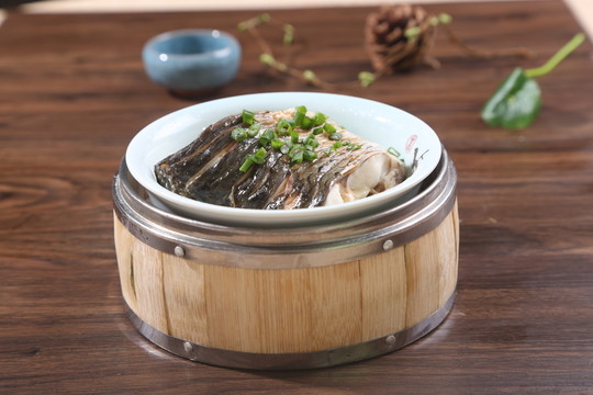 清蒸鯇魚腩