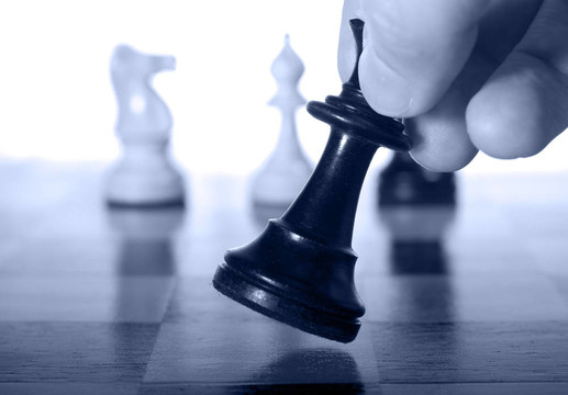 移動棋盤上的黑皇后