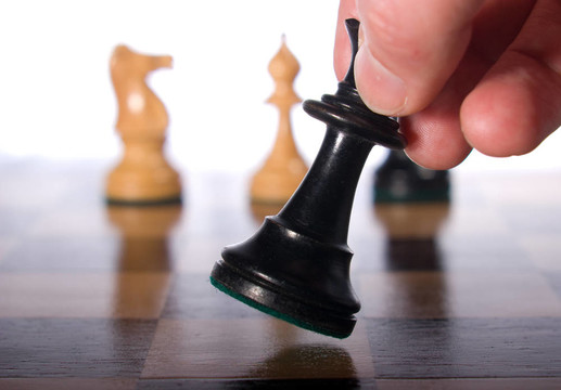 移動(dòng)棋盤上的黑皇后