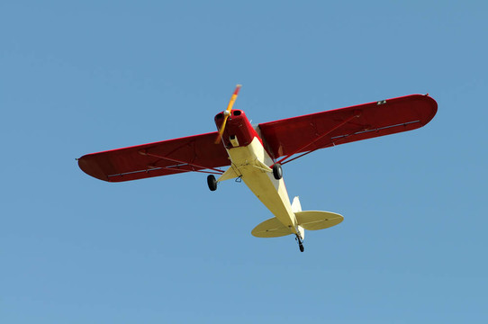輕型飛機(jī)