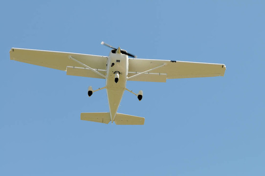 輕型飛機(jī)