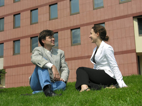 商務(wù)夫妻談話