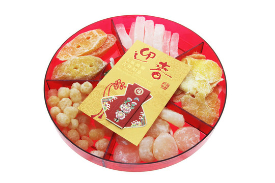 紅包和春節(jié)佳肴托盤(pán)