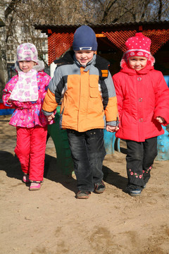 男孩與女孩在幼兒園