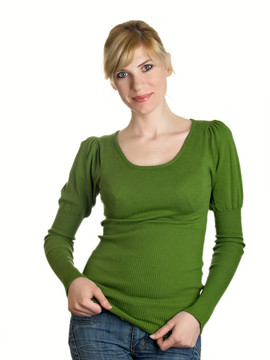 美麗的女孩在綠色