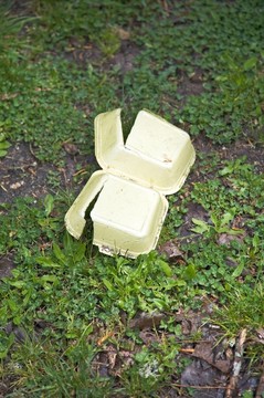 破碎的食品盒