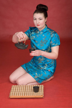 日本女孩茶壺