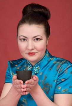 日本女孩的茶杯