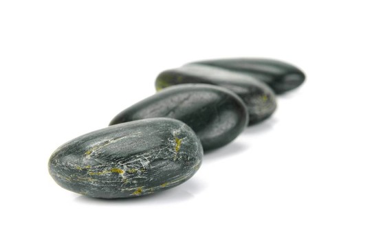 黑色的河巖