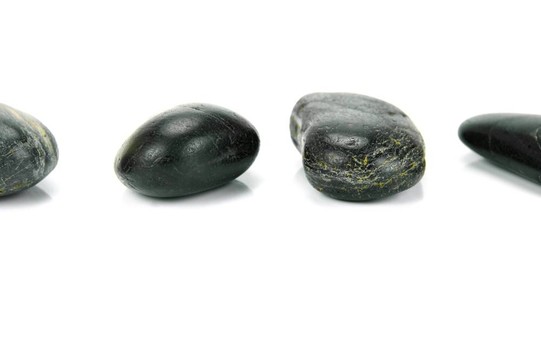 黑色的河巖