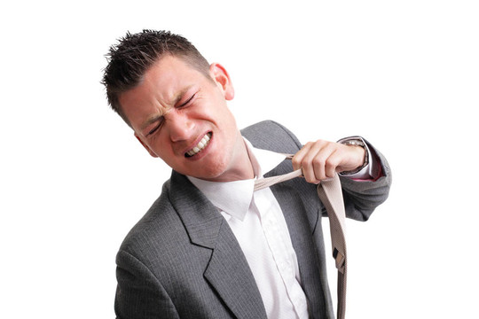 強(qiáng)調(diào)商人撕破領(lǐng)帶