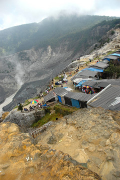 覆舟火山的火山口