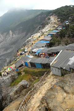 覆舟火山的火山口