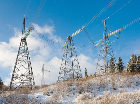 山和電