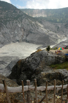 覆舟火山的火山口