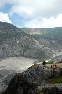 覆舟火山的火山口