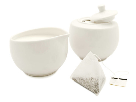 白色現(xiàn)代茶具