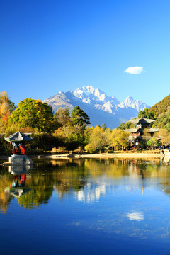湖光山色