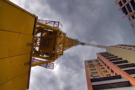 建筑起重機從下