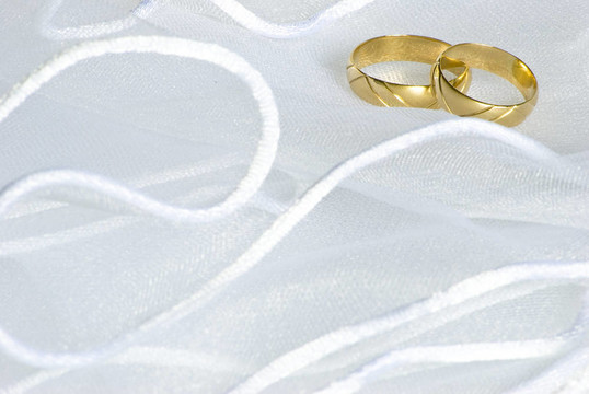 婚紗上的結(jié)婚戒指