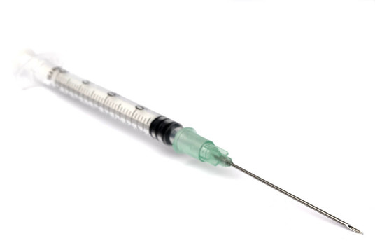 帶針的注射器