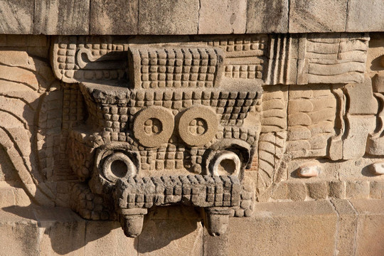 古老的前西班牙神（Jaguar）在Teotihuacan墨西哥金字塔圖像；