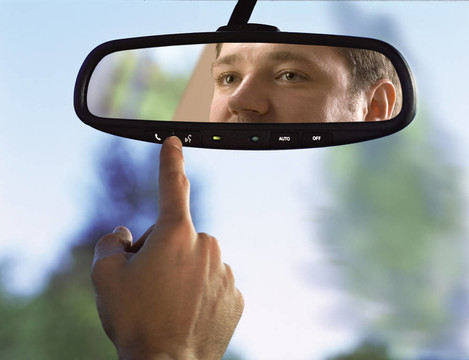 在汽車的后視鏡