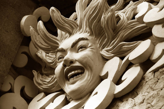 太陽在墻上的浮雕