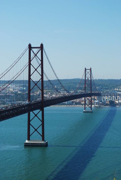 Lisbon 4月25日大橋；在葡萄牙