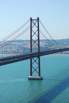 Lisbon 4月25日大橋；在葡萄牙