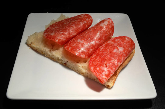 三明治：面包和意大利臘腸