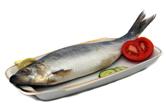 西紅柿加鯡魚；黃瓜和檸檬