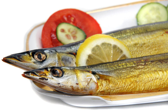 西紅柿加鯡魚；黃瓜和檸檬