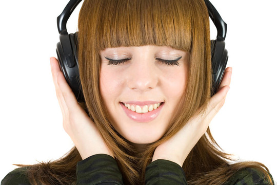 女孩聽音樂