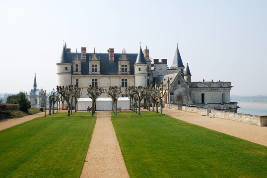 中世紀(jì)的城堡與意大利花園之前；Amboise