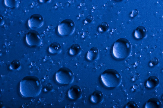 玻璃表面上的水滴