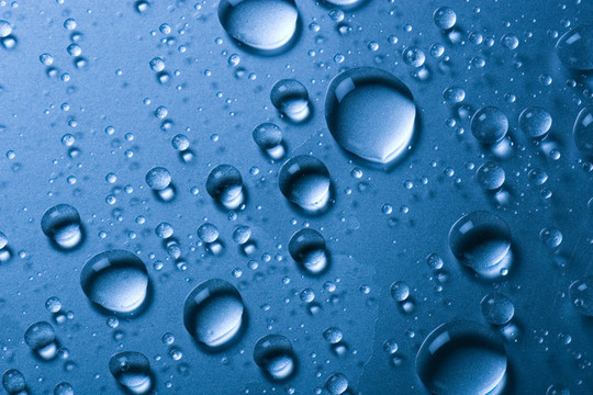 玻璃表面上的水滴