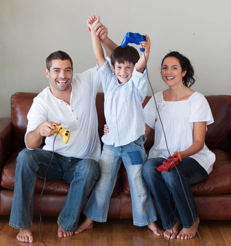 happyfamilyplayingvideogames
