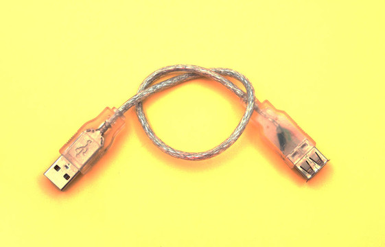 時(shí)髦的USB電纜。