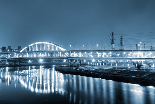 彩色的橋
