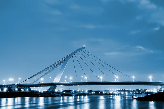 彩色的橋