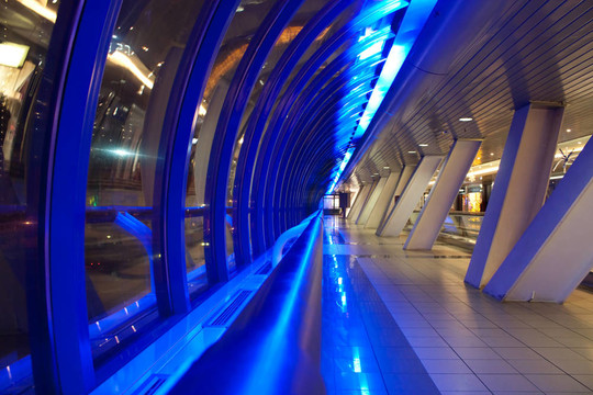 現(xiàn)代商貿(mào)中心