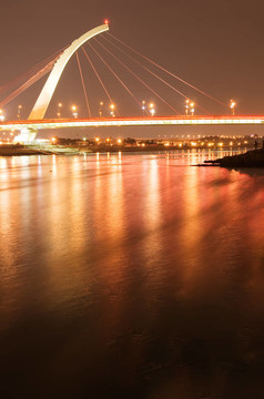 彩色的橋
