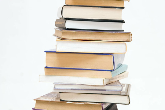 白色背景的書籍
