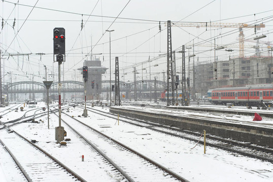 在雪中的慕尼黑火車站