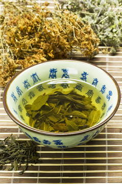 茶；中草藥