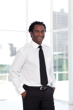 商業(yè)領先的微笑在相機