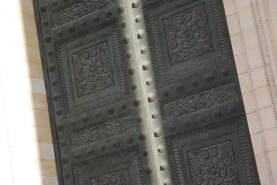 厚重的門