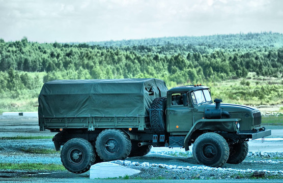 軍用卡車(chē)