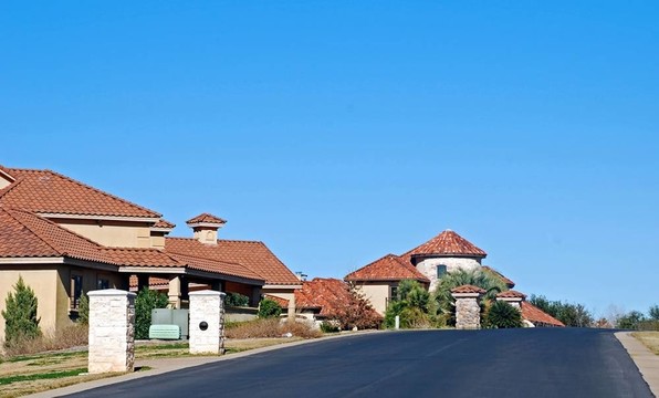 高檔的郊區(qū)街道